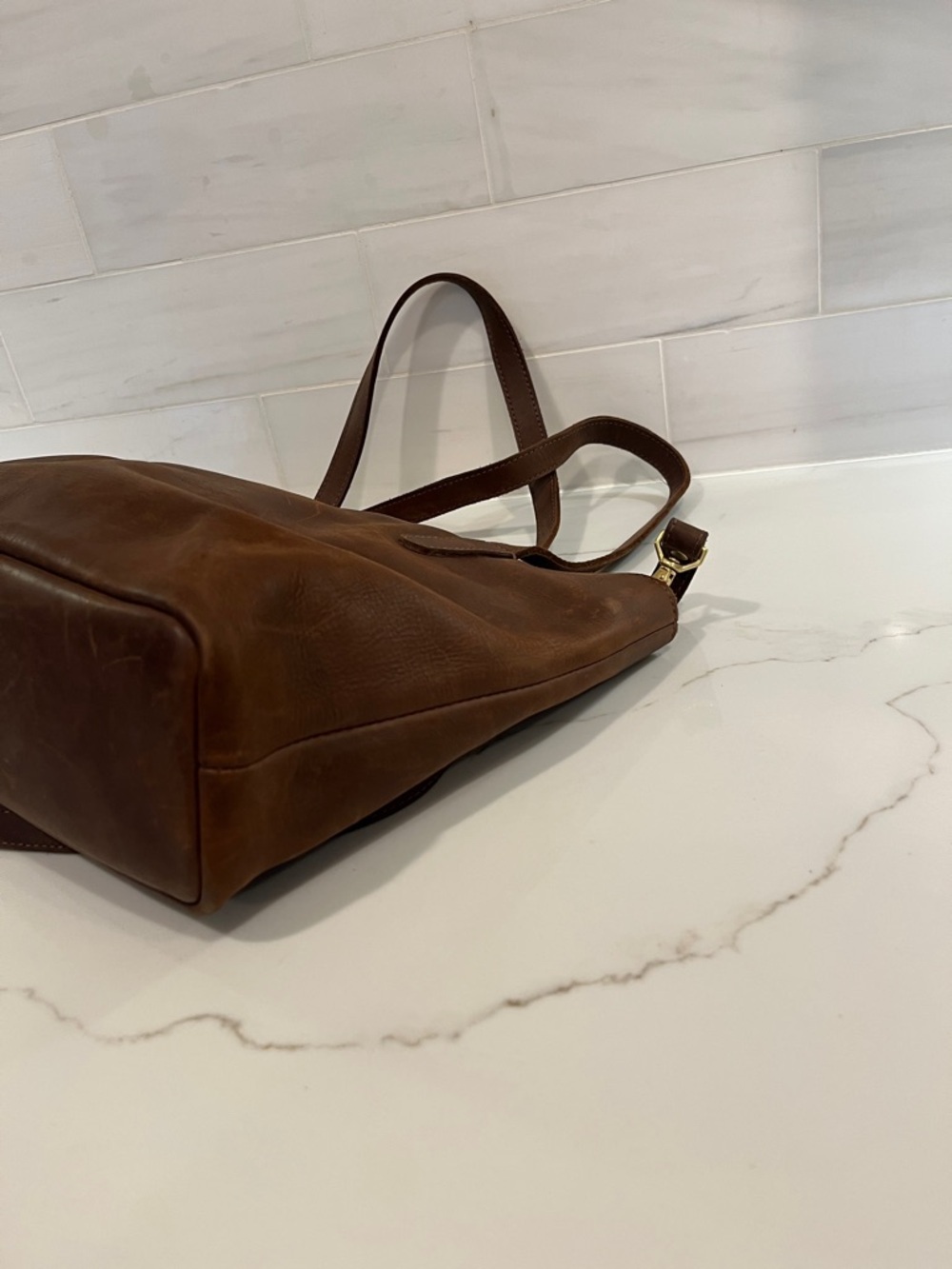 Parker Clay Eden Carryall Distressed Leather Tote Bag in Rust Brown - Picture 7 of 15